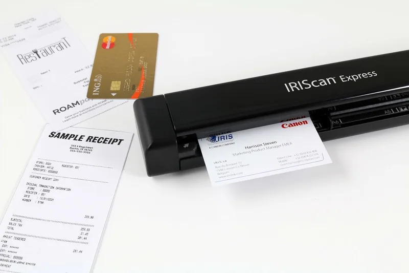 Express mobiele scanner flatbed scanner 8PPM 1 side -v4+ Readiris PDF Gratis Win only van IRIS in Zwart – productfoto